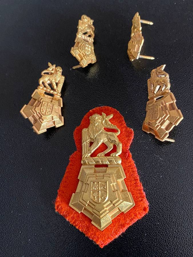 SA STAFF CORPS,CAP,COLLARS AND MESS DRESS COLLARS-GILT-WORN FROM 1960-PINS INTACT EXCEPT ON CAP THAT