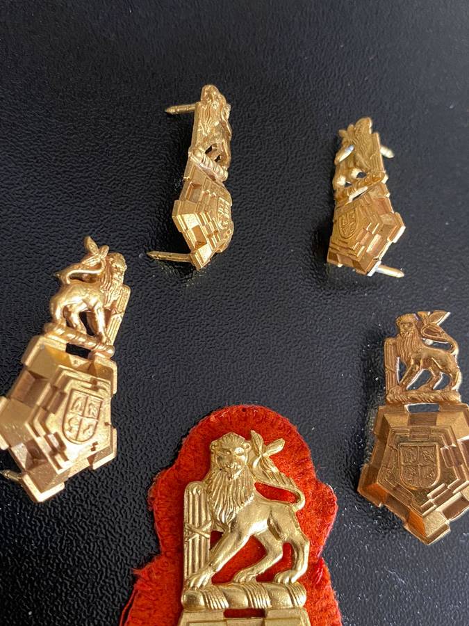 SA STAFF CORPS,CAP,COLLARS AND MESS DRESS COLLARS-GILT-WORN FROM 1960-PINS INTACT EXCEPT ON CAP THAT
