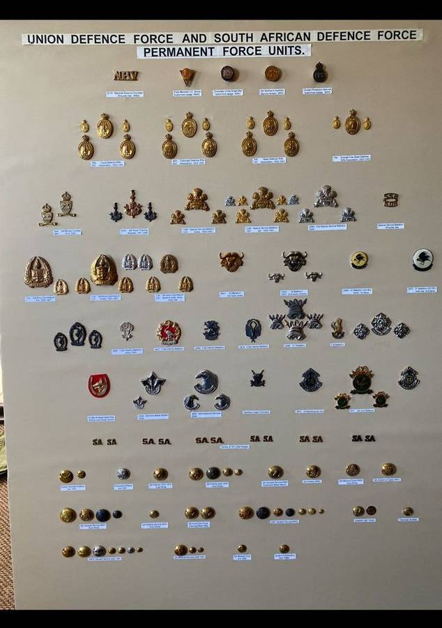 SA ENGINEERS CORPS CAP,COLLARS AND MESS DRESS COLLARS-WORN POST 1970-ALL PINS+ LUGS INTACT