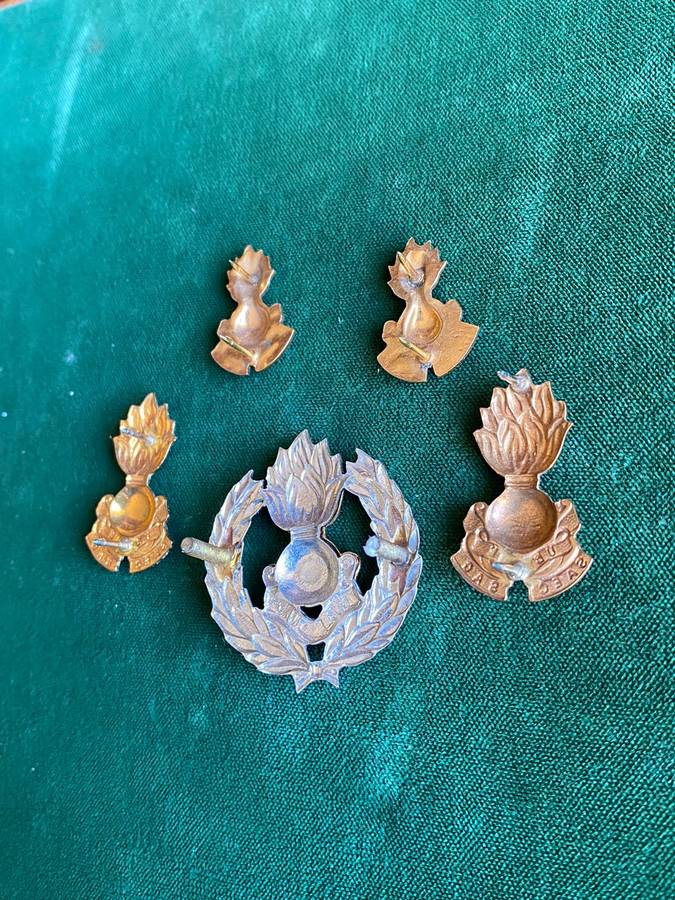 SA ENGINEERS CORPS CAP,COLLARS AND MESS DRESS COLLARS-WORN POST 1970-ALL PINS+ LUGS INTACT