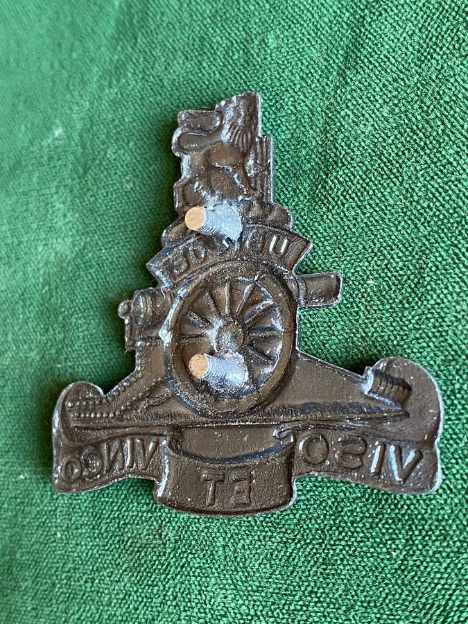 14 TH FIELD ARTILLERY REGIMENT BELT BUCKLE CENTRE BADGE-2X SCREW LUGS