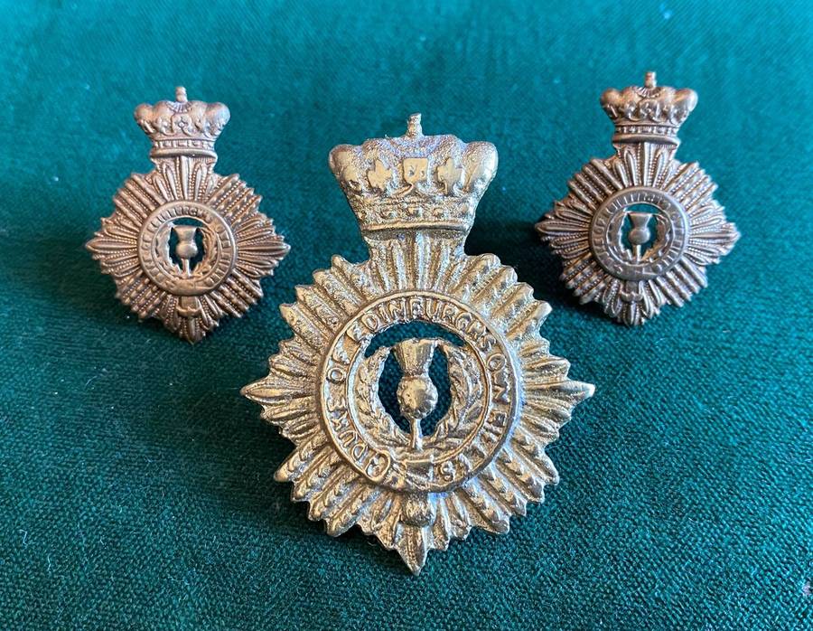 DUKE OF EDINBURGH'S OWN RIFLES BRASS CAP AND COLLARS-WORN 1922-1963-LUGS INTACT