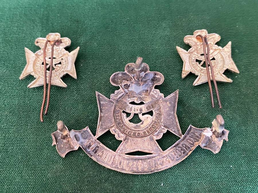 CAPE PENINSULA RIFLES WHITE METAL CAP AND COLLARS-WORN 1904-1926-LUGS INTACT