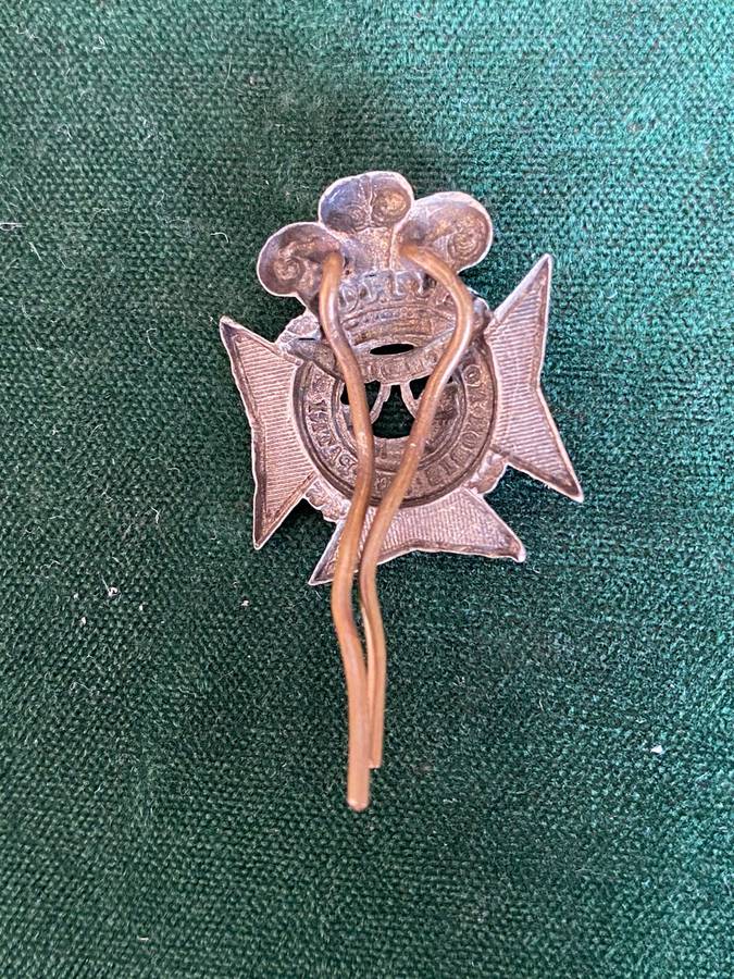 CAPE PENINSULA RIFLES WHITE METAL COLLAR BADGE-WORN 1940-1944- 2 LUGS