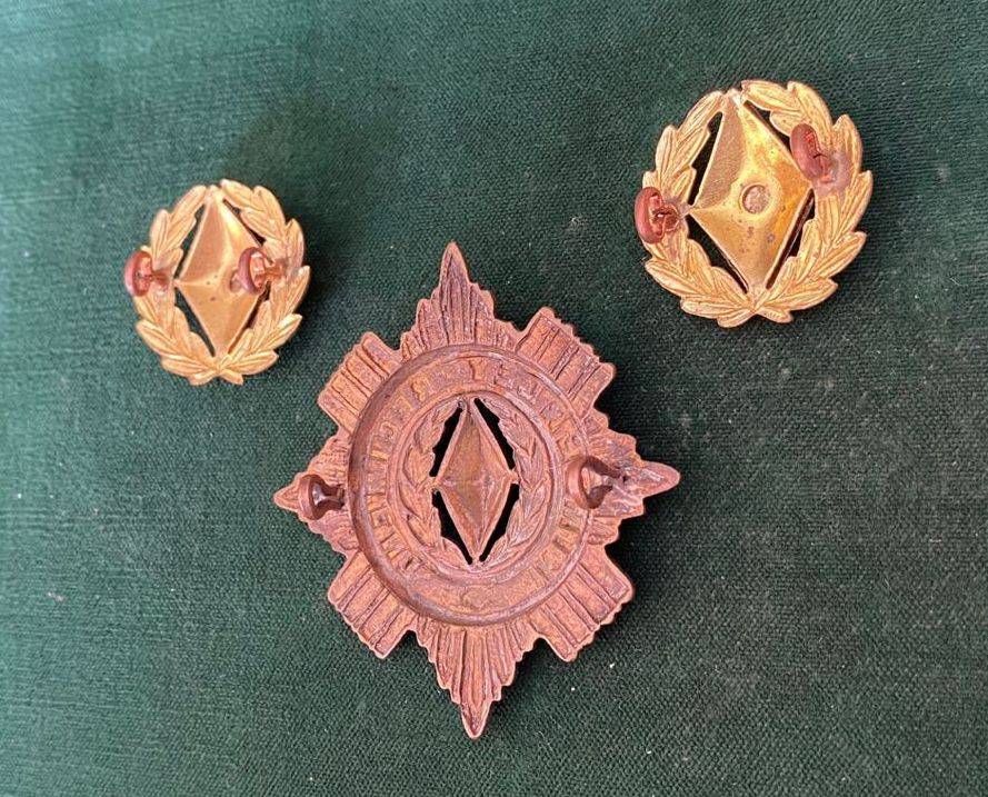 KIMBERLEY REGIMENT BRASS CAP AND BI/METAL COLLARS-WORN FROM 1922- LUGS INTACT