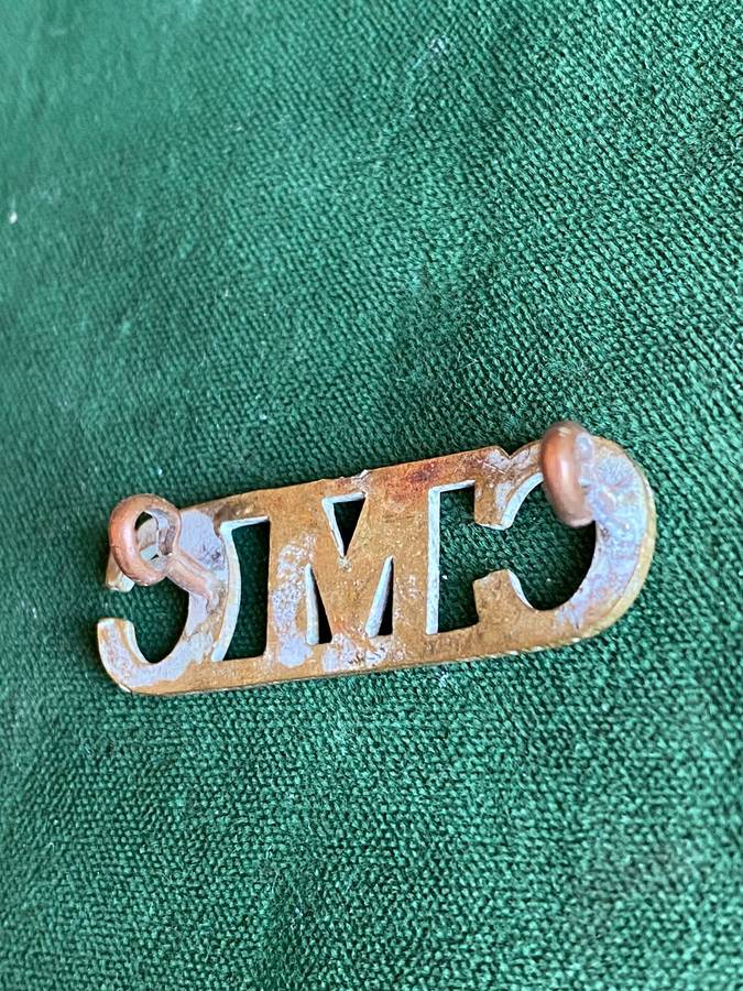 BRASS CAPE MEDICAL TITLE-WORN 1903-1913- 2 LUGS