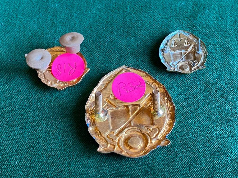 REPUBLIC OF SOUTH AFRICA, GILT PRISONS SERVICE CAP AND COLLARS-LUGS+PINS INTACT