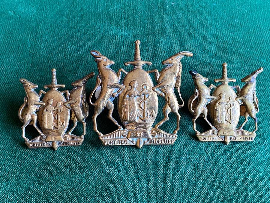 SA COLOURED CORPS,BRASS CAP AND COLLARS-PINS COMPLETE-WORN 1954-1970'S