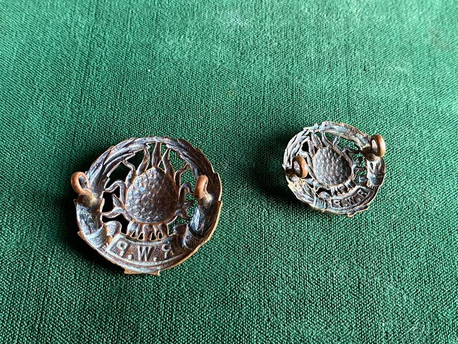 REGT. WESTELIKE PROVINSIE BRASS CAP AND ONE COLLAR-WORN 1935-1964-LUGS INTACT
