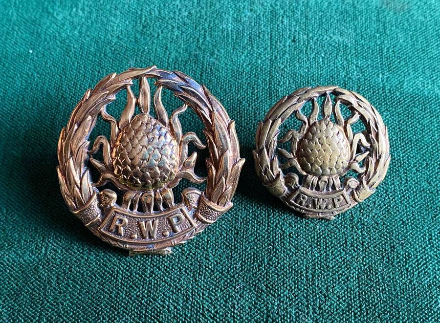 REGT. WESTELIKE PROVINSIE BRASS CAP AND ONE COLLAR-WORN 1935-1964-LUGS INTACT