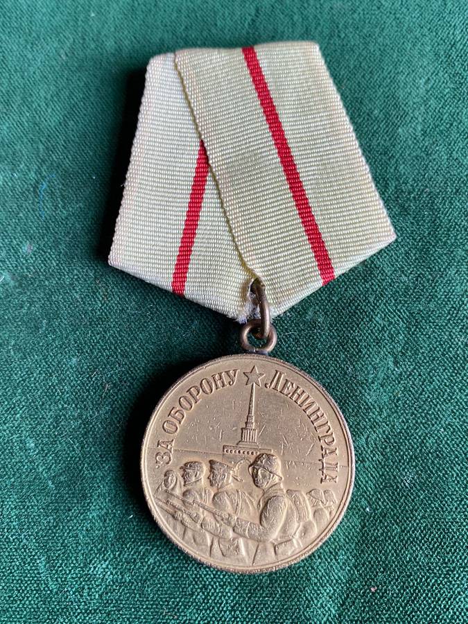RUSSIAN WW2 MEDAL-DEFENCE OF LENINGRAD