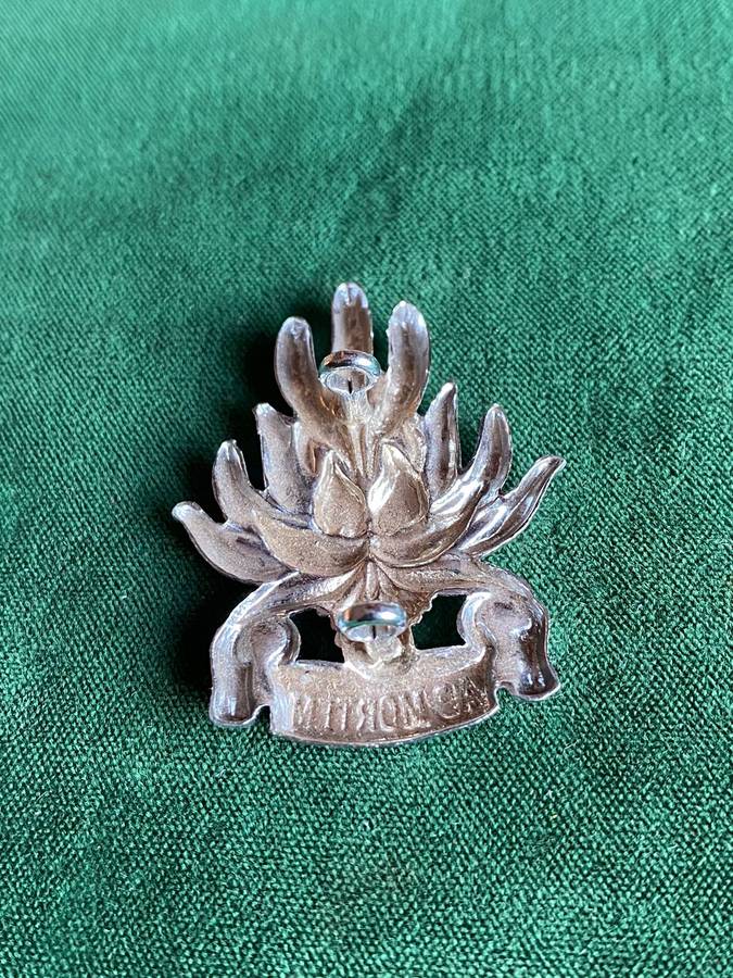 REGT. PIET RETIEF CAP BADGE-WORN POST 1976-CHROME- 2 LUGS