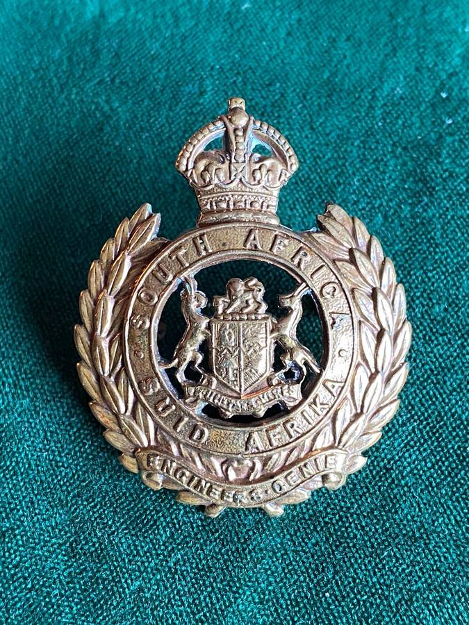 SA ENGINEERS CORPS CAP BADGE-WORN 1938-1958- 2 LUGS