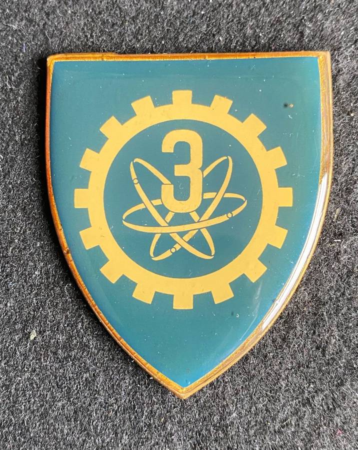 3 ELECTRONIC WORKSHOP-WHITE IN THE MIDDLE TYPE FLASH-OWEN NO F 843- NO PINS- SCARCE