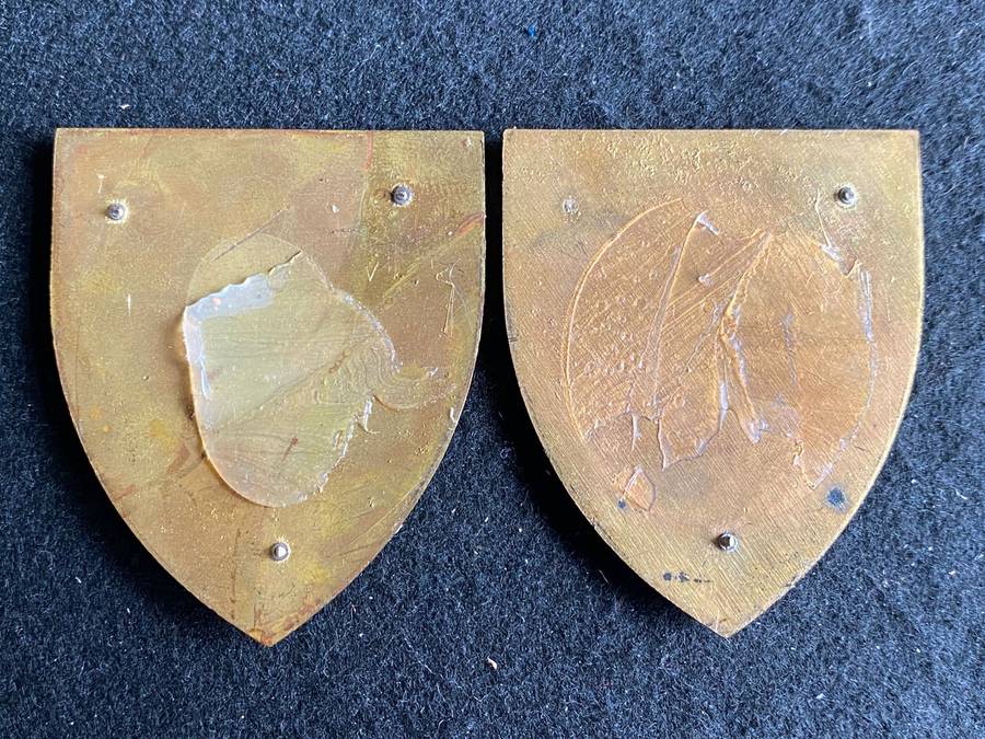 SA SCHOOL OF ARMOUR-WHITE TYPE,FLASH PAIR- NO PINS-OWEN NO F 497 AND F 498