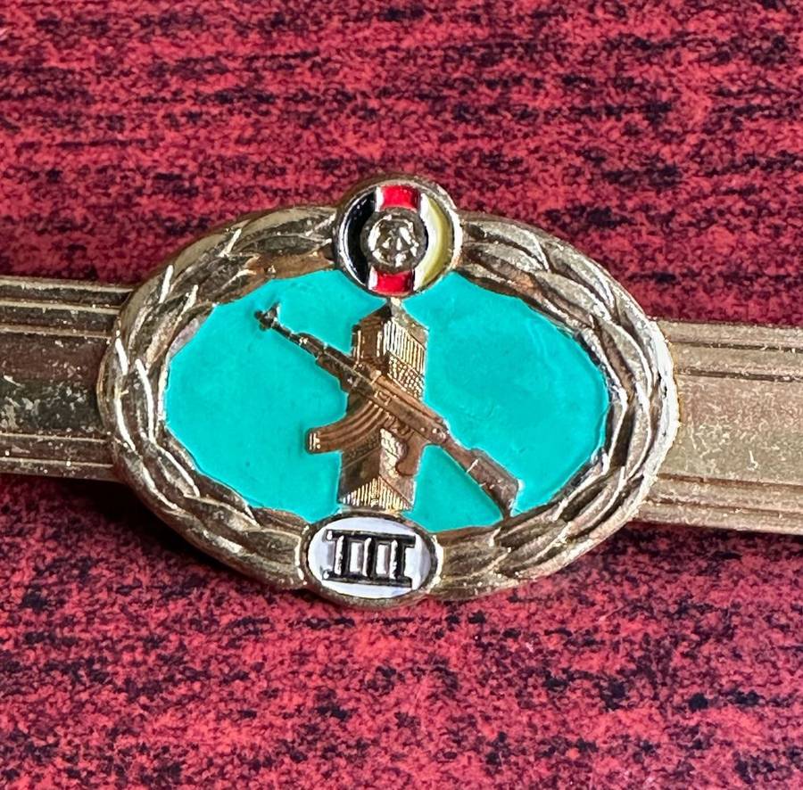 EAST GERMAN QUALIFICATION BADGE FOR FLIGHT ENGINEERING PERSONNEL OF THE EAST GERMAN AIR FORCE-CLASS