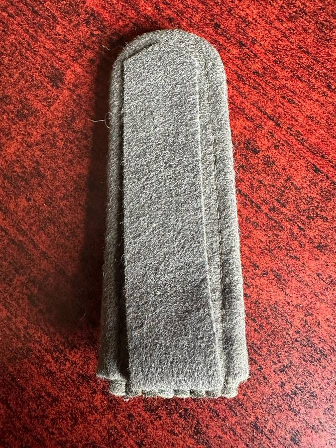 EAST GERMAN RANK BOARD FOR "OBERFAHNRICH SCHUTTERSTUCK"- FIELD DRESS