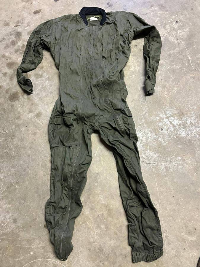 Recce overall for urban training. Size medium. Very good condition. Original.