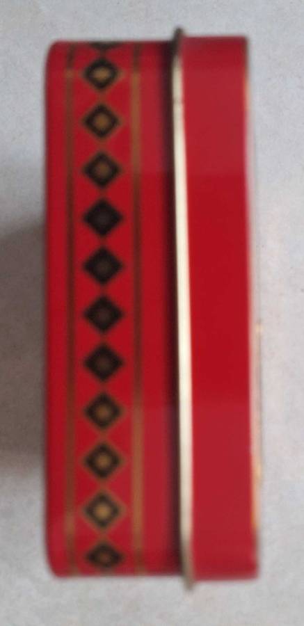 South African Tin with pic of Lion