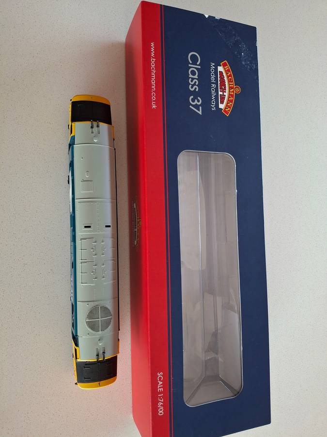 Bachmann Class 37 Diesel loco   DCC chip fitted