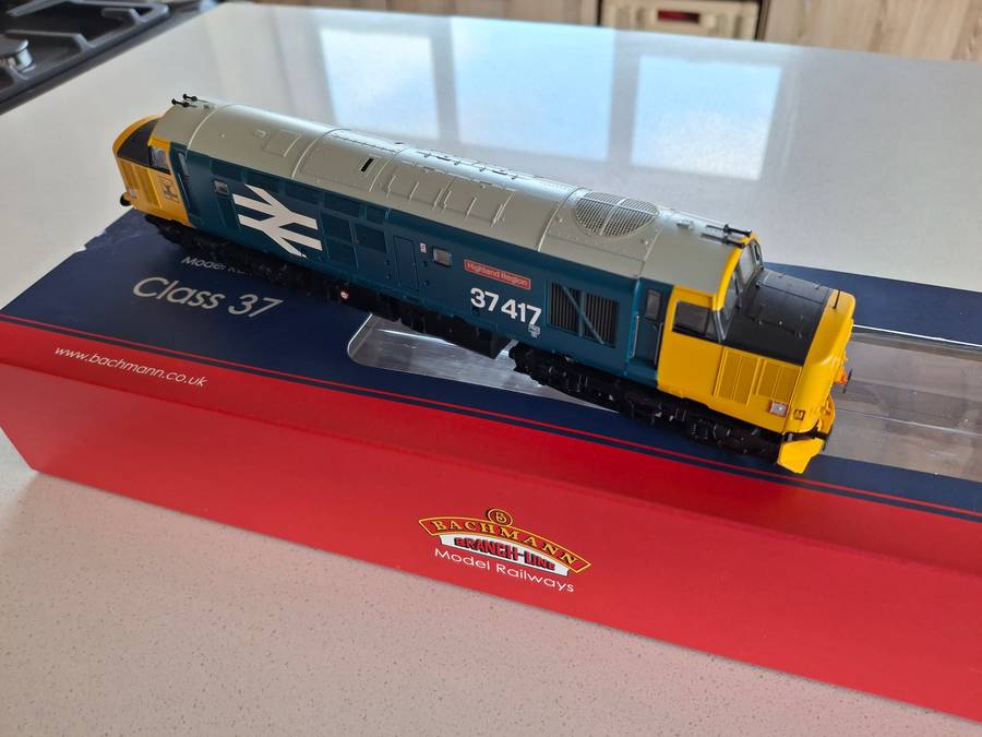 Bachmann Class 37 Diesel loco   DCC chip fitted