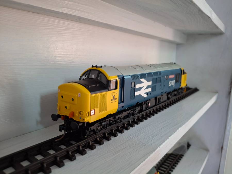Bachmann Class 37 Diesel loco   DCC chip fitted