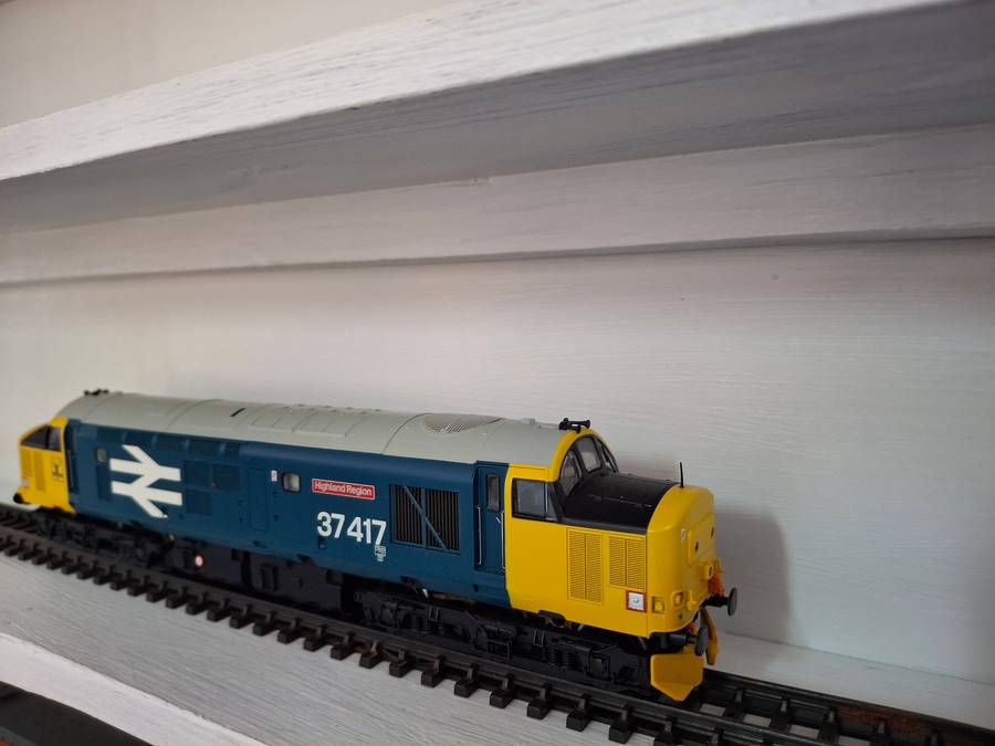 Bachmann Class 37 Diesel loco   DCC chip fitted