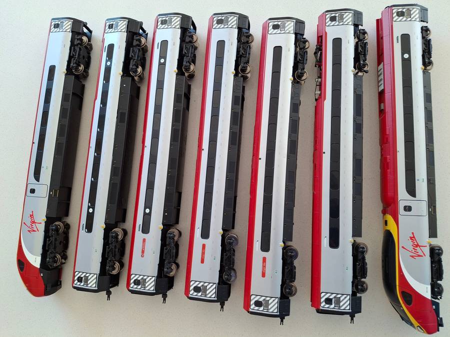 Hornby Pendolina Virgin train set.DCC Chip fitted (x7)