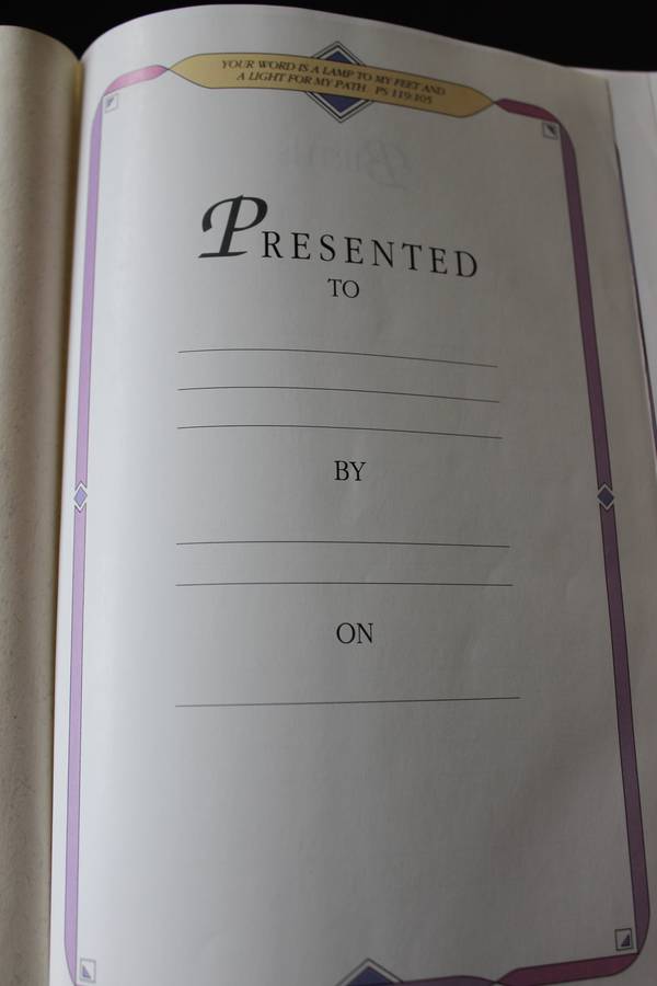 LIFE APPLICATION BIBLE. New International Version.