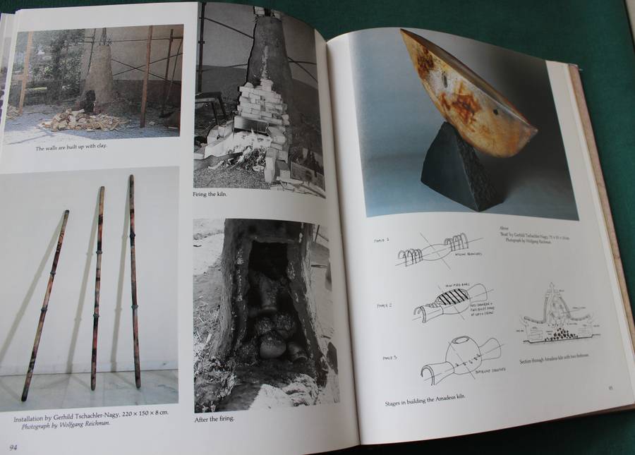 SMOKE-FIRED POTTERY. Jane Perryman.