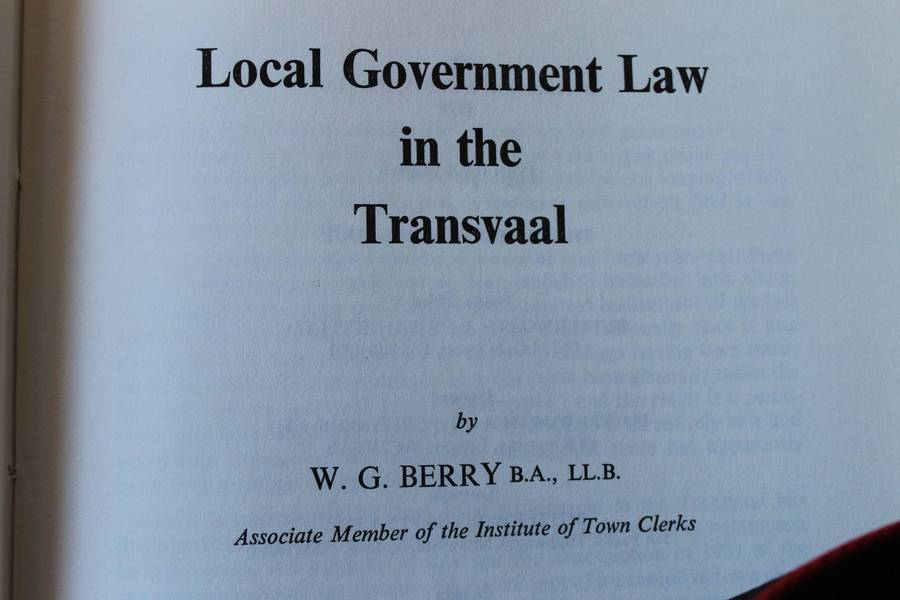 LOCAL GOVERNMENT LAW IN THE TRANSVAAL by W. G. Berry