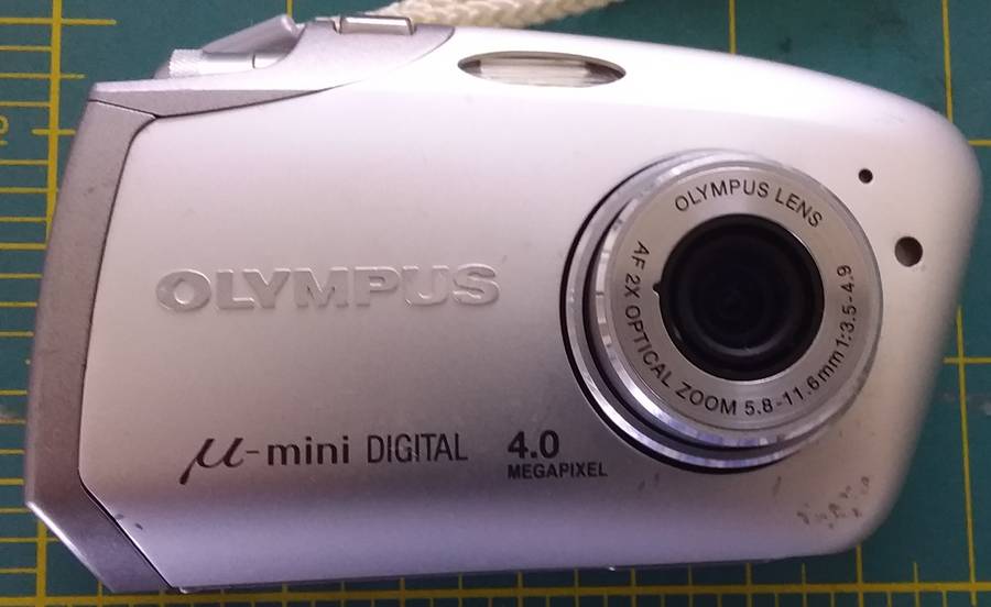 OLYMPUS MICRO-MINI DIGITAL CAMERA IN EXCELLENT CONDITION