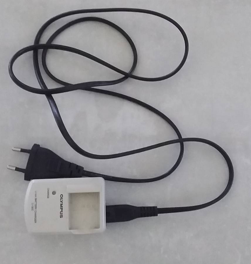 OLYMPUS MICRO-MINI DIGITAL CAMERA IN EXCELLENT CONDITION