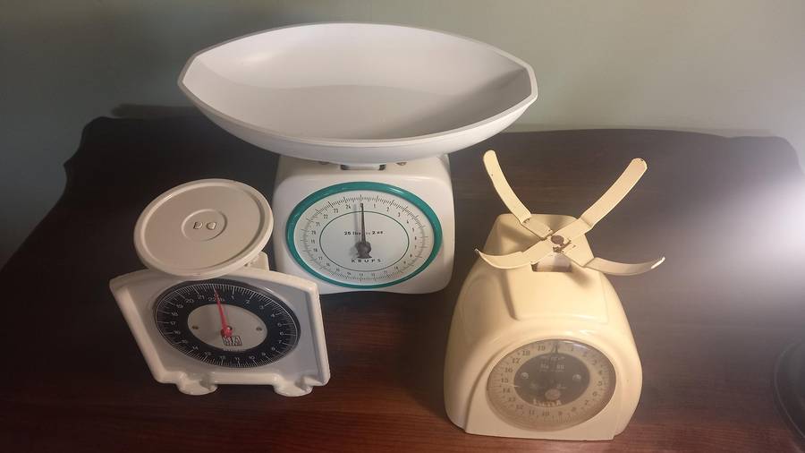 COLLECTION OF VINTAGE KITCHEN SCALES