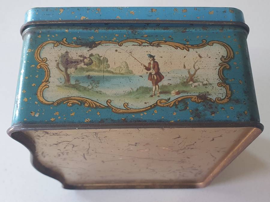 Vinatege dog image tin as per photos