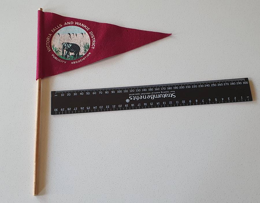 6x Vintage landmark memorabilia flags as per photo