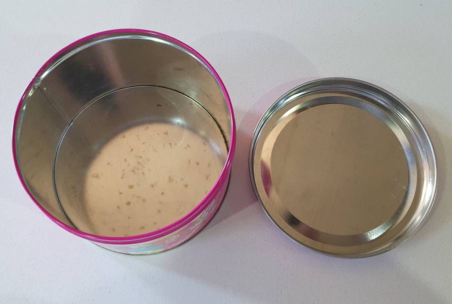 Kellogg's tin as per photos
