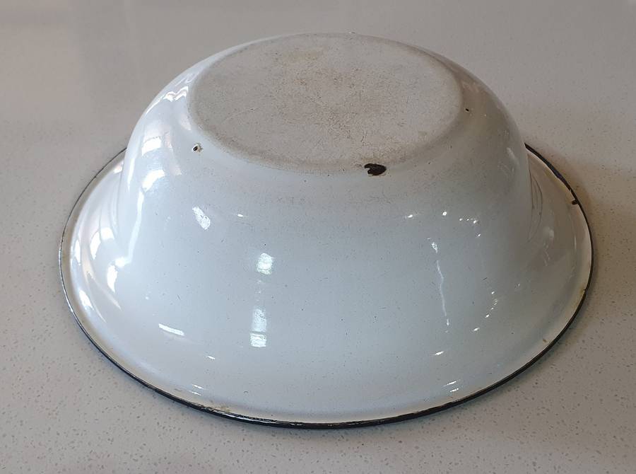 White Enamel bowl as per photo