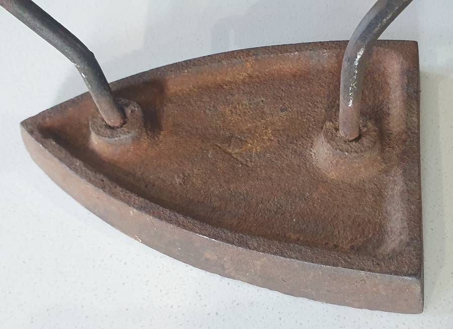 Vintage cast iron, coal stove no.6 clothing Sad Iron as per photo