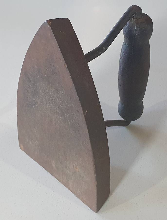Vintage cast iron, coal stove no.6 clothing Sad Iron as per photo