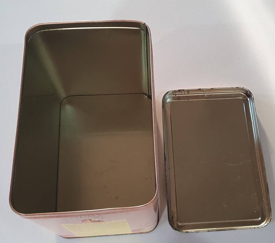 OUMA RUSKS tin as per photos