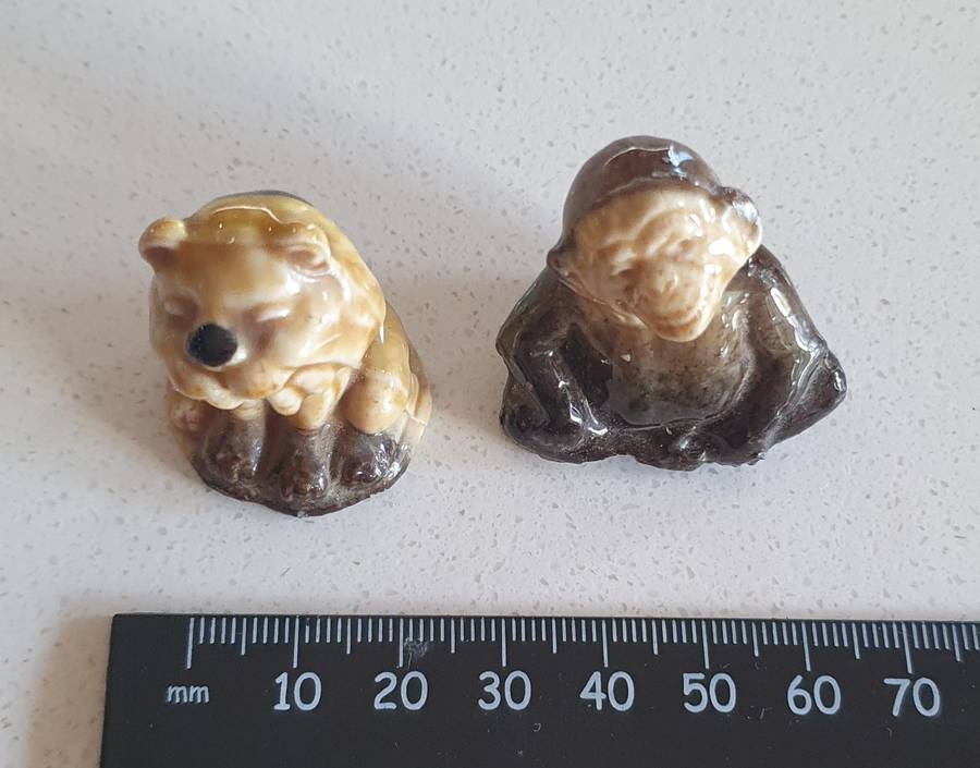 2x WADE figurines as per photo