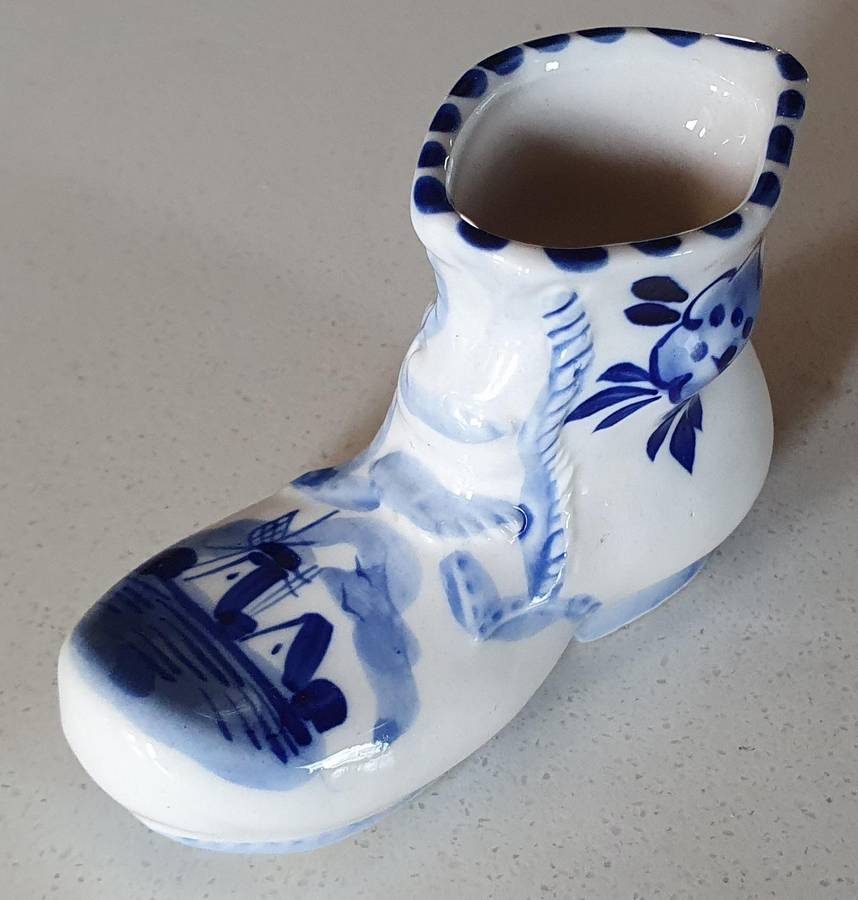DELFT hand painted Blue and white shoe - as per photo