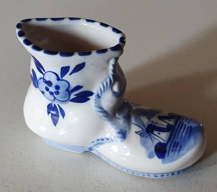DELFT hand painted Blue and white shoe - as per photo