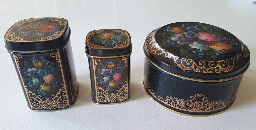 3x tins as per photos