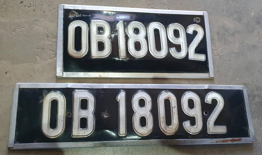 Vintage pair of plastic and metal Bloemfontein district number plate as per photos