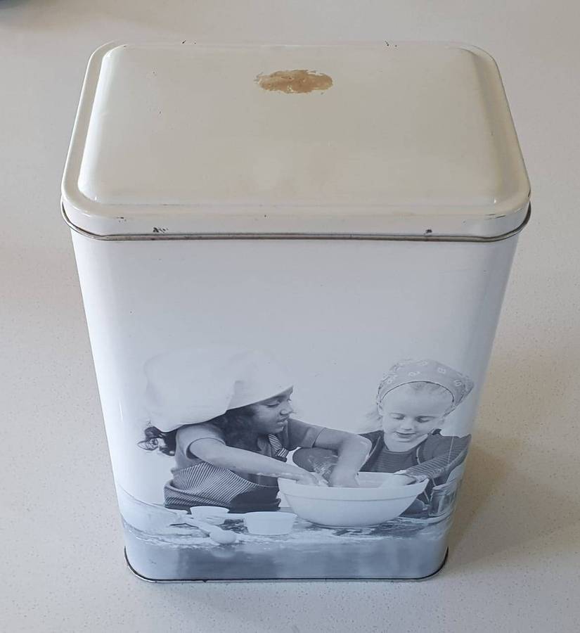 CRUNCHIE BISCUITS tin as per photo