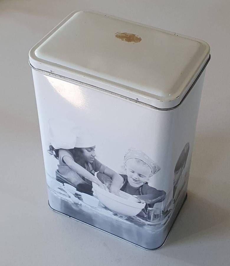 CRUNCHIE BISCUITS tin as per photo