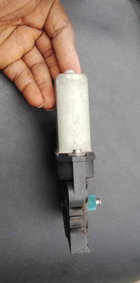 BMW E90 LHR WINDOW MOTOR 71002603