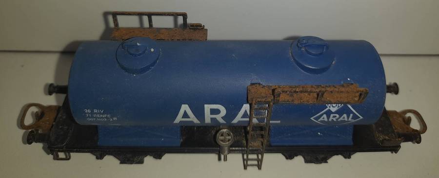 Railway: Rolling Stock -  Chemical Tanker (HO Scale)